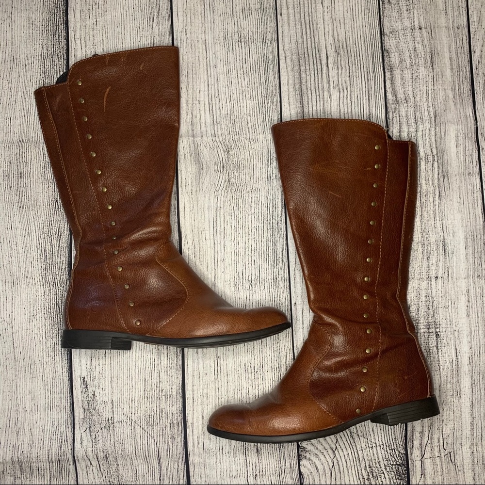 Born Amila tan boots
